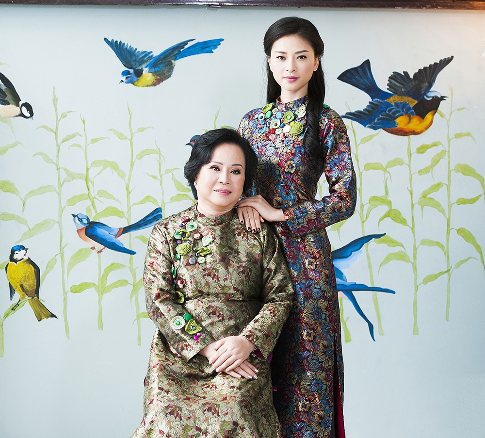 Ngo Thanh Van vui ngay 20/10 ben me yeu hinh anh