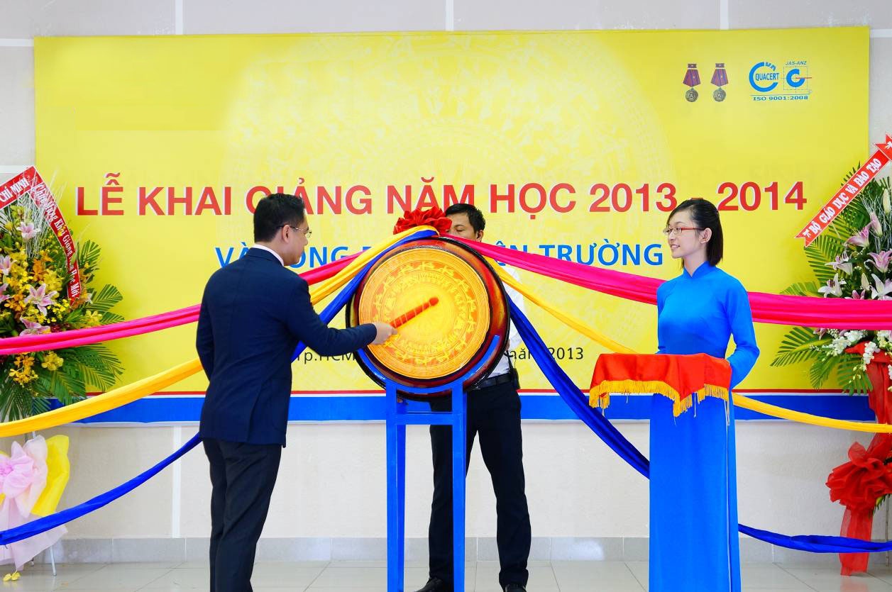 DH Ky thuat Cong nghe TP.HCM (HUTECH) doi ten truong hinh anh