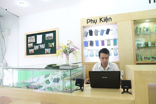 Chuoi 'cau lac bo' ban smartphone doc dao hinh anh