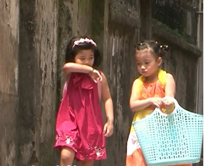 'Chet cuoi' voi nhung cau noi ngo nghinh cua tre tho hinh anh