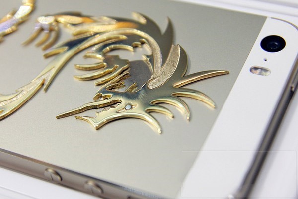 iPhone 5S kham rong gia 168 trieu dong hinh anh