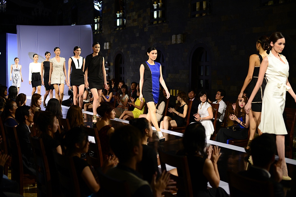 Dien dep nhu sao trong 'Am muu giay got nhon' hinh anh