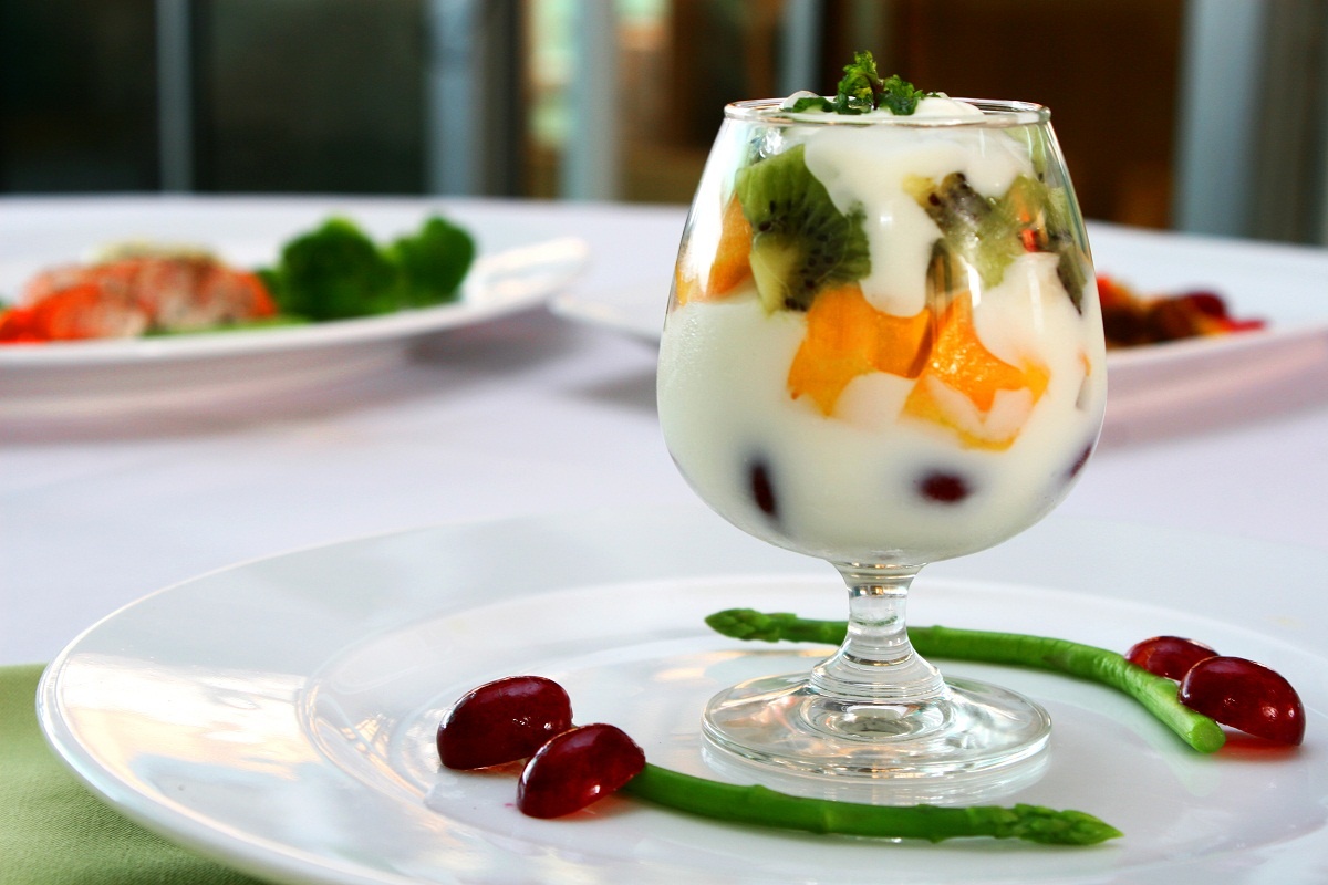 Nang chuan sao khach san tu nguon dao tao hinh anh