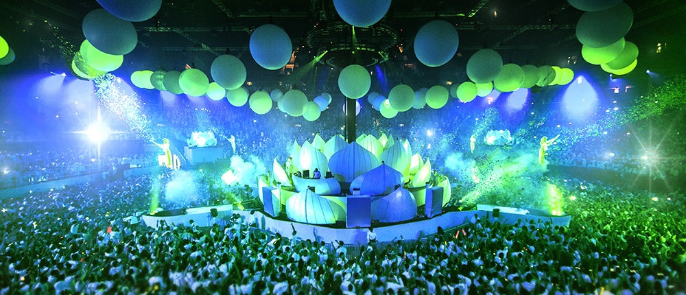 Gioi tre Da Nang don chao mua le hoi hinh anh