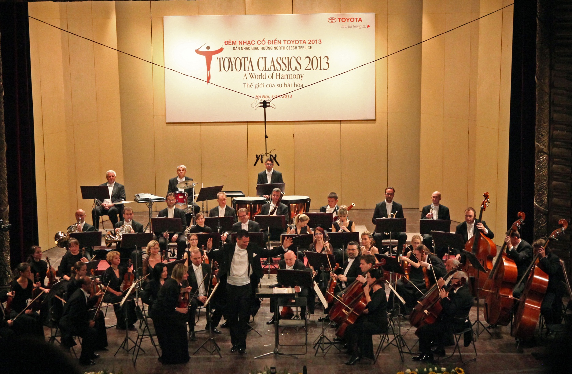 'Dem nhac co dien Toyota 2013' - Bua tiec am nhac thinh soan hinh anh