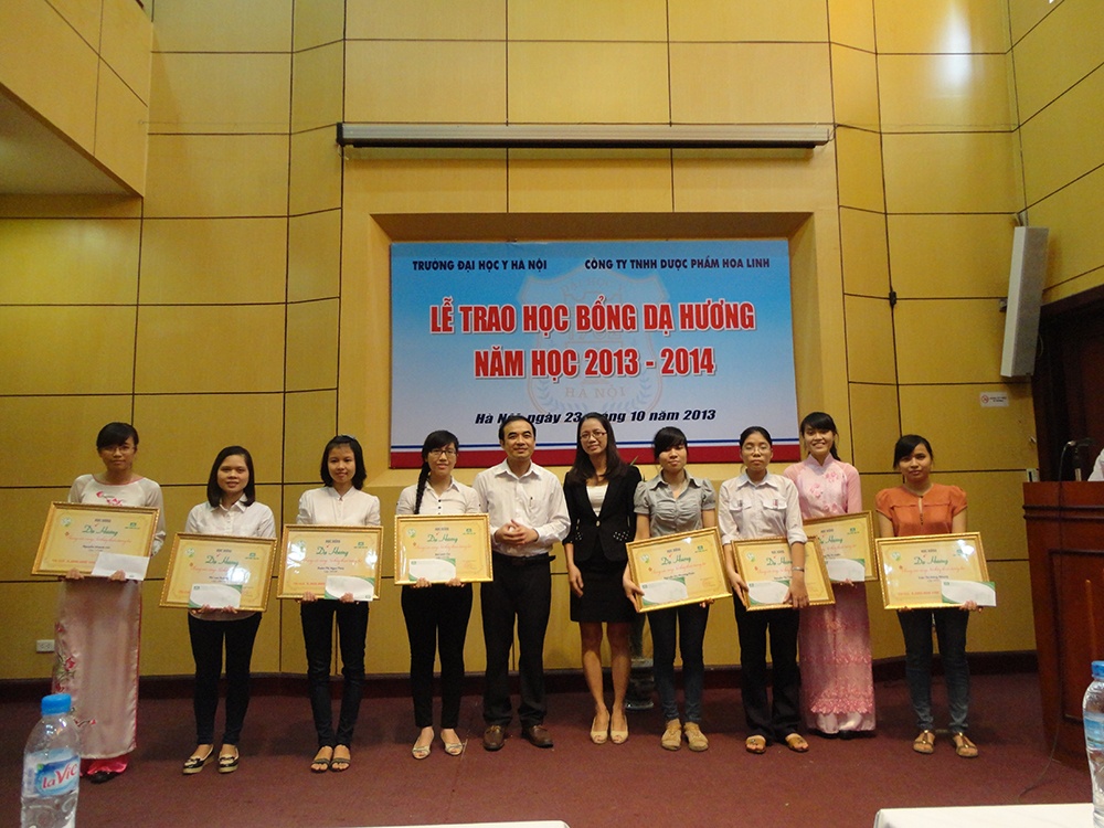 DH Y HN va hoc bong 'Chung suc cung nu thay thuoc tuong lai' hinh anh