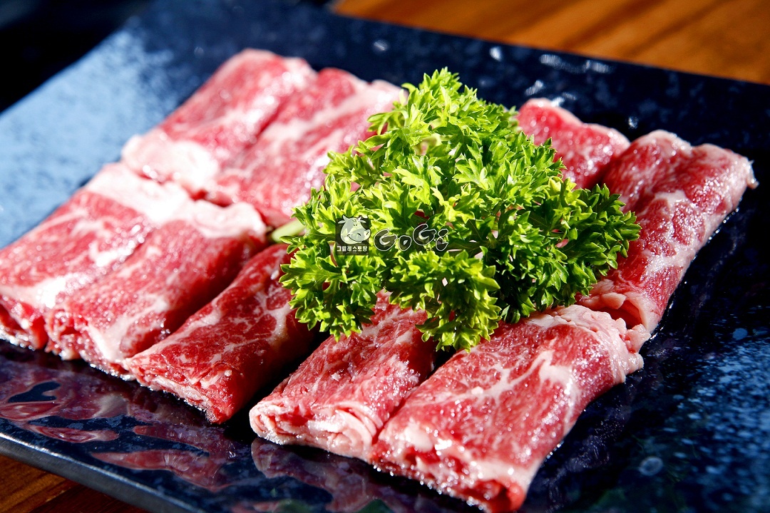 Buffet nuong day ban tai GoGi House hinh anh