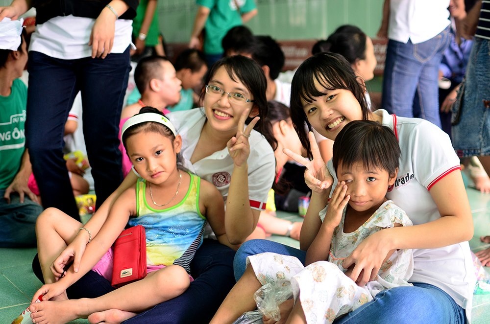 Hoc bong hon nua ty dong cho co hoc tro An Giang hinh anh