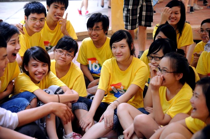 Nu sinh chuyen Ngoai ngu gianh hoc bong gan 600 trieu dong hinh anh