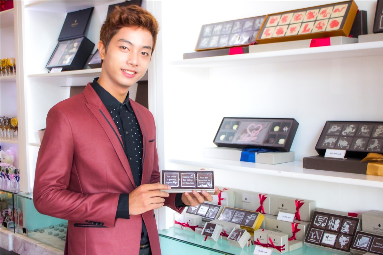 Cung 'anh chang ban banh gio' chon qua tri an ngay nha giao hinh anh