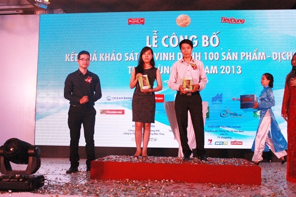HKPhone nhan giai thuong 'Tin & Dung 2013' hinh anh