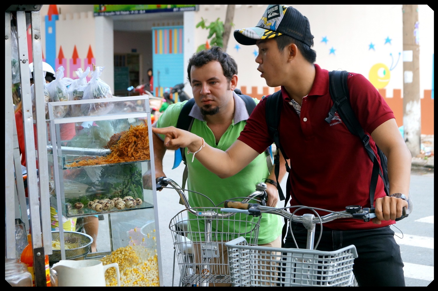 Cuoc tranh tai giua chang trai Lao va ga du muc Ba Lan hinh anh