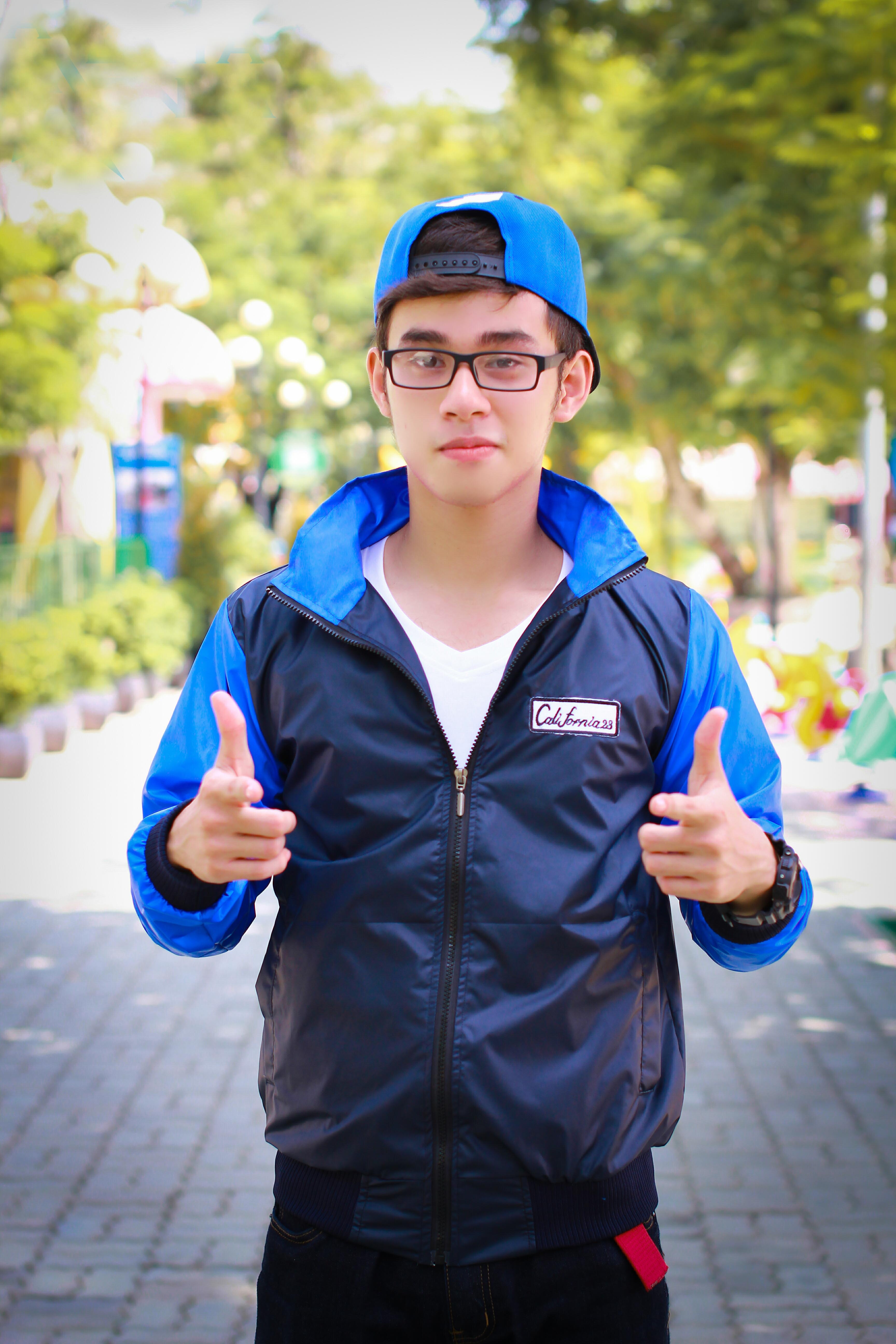 Noi bat day ca tinh voi ao khoac du Breaker hinh anh