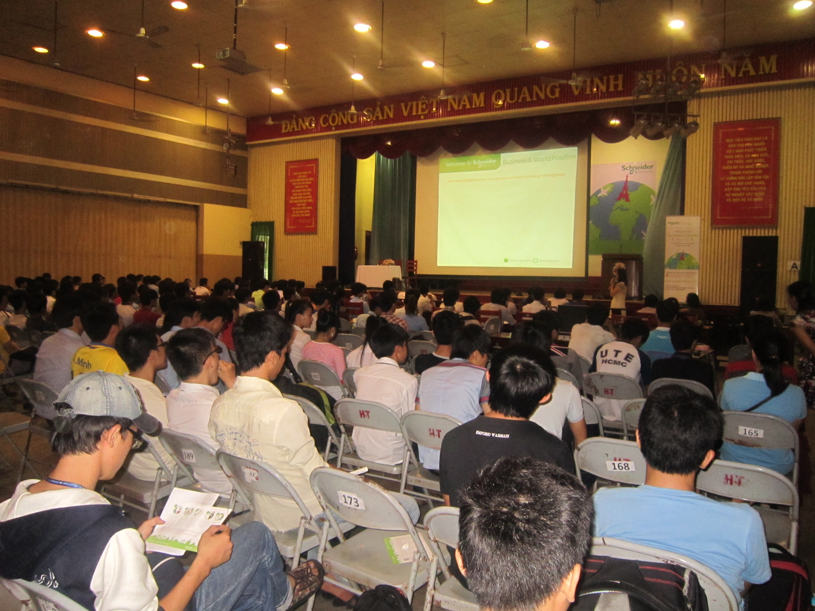 Khoi dong cuoc thi 'Go Green in the City' 2014 tai Viet Nam hinh anh