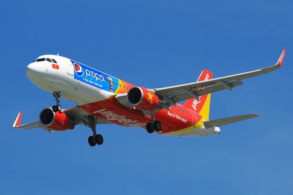 Ban tre hao huc nhan 've thong hanh' ve don Tet ben gia dinh hinh anh