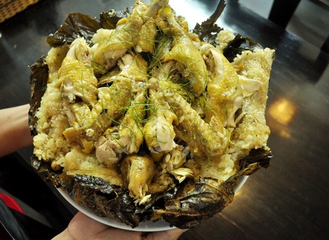 Nha hang ga Dong Tao ngon la tren pho Nguyen Hong hinh anh