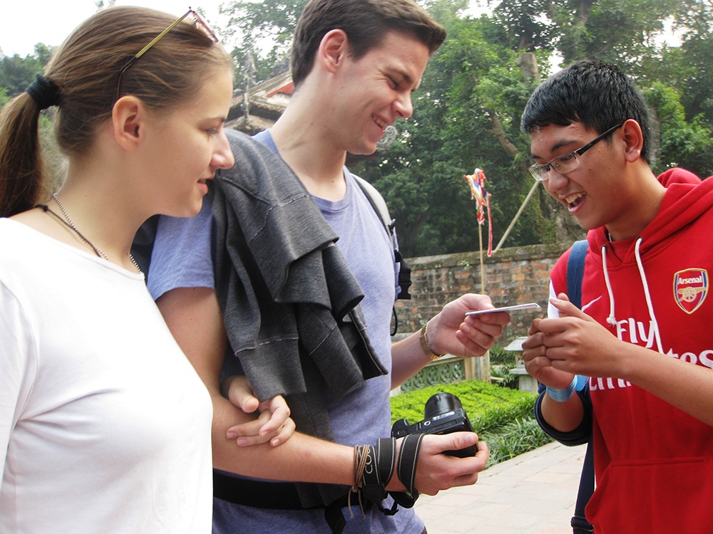 5 buoc giup ban tre tu tin giao tiep voi nguoi nuoc ngoai hinh anh