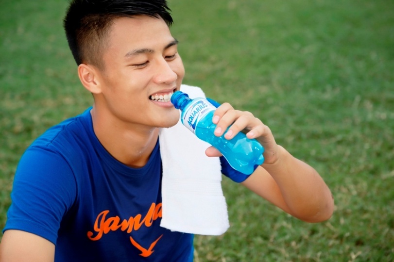 5 ly do FIFA tin tuong nuoc uong the thao Aquarius hinh anh