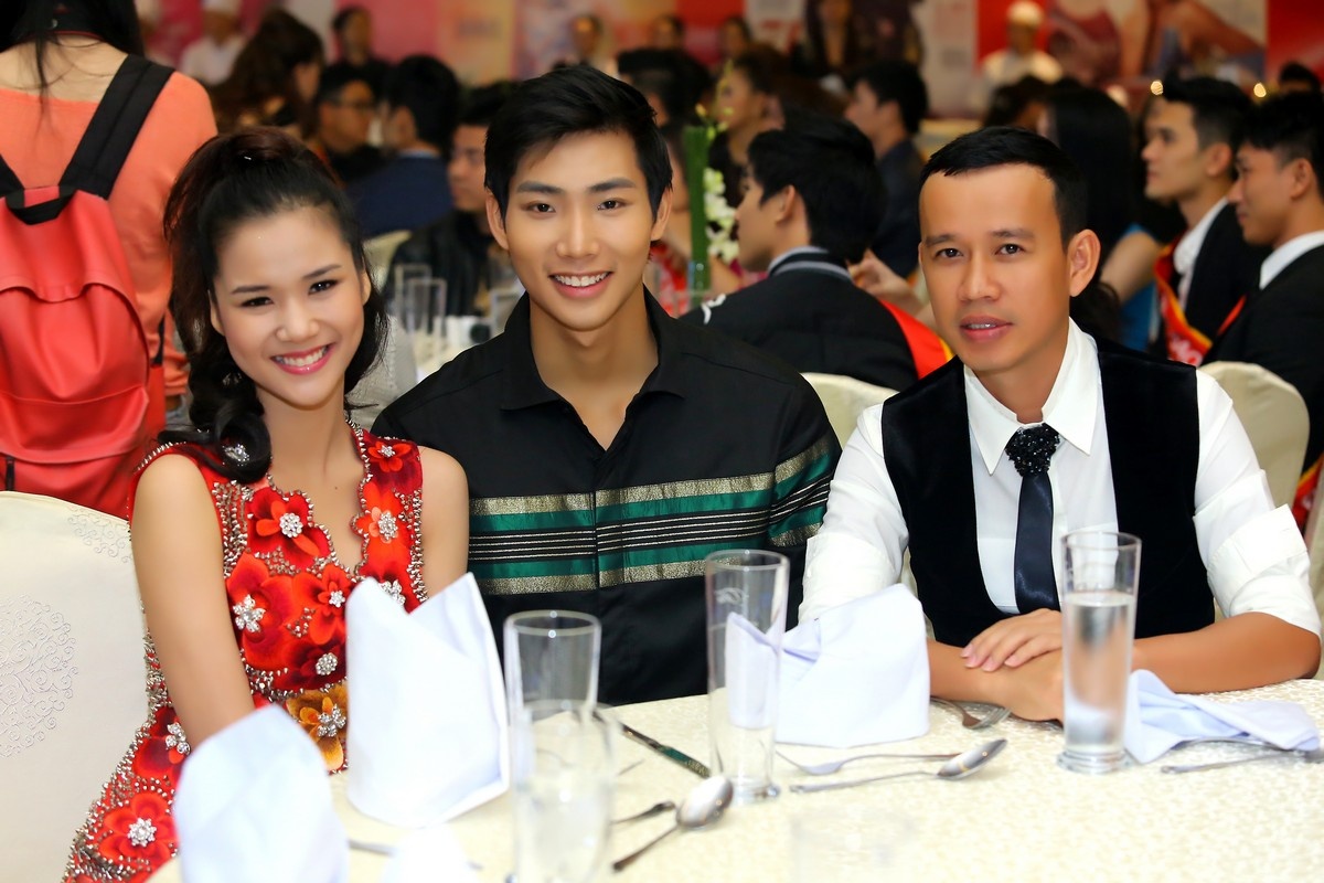 Huu Long thap tung quan quan F-idol 2013 di tiec hinh anh