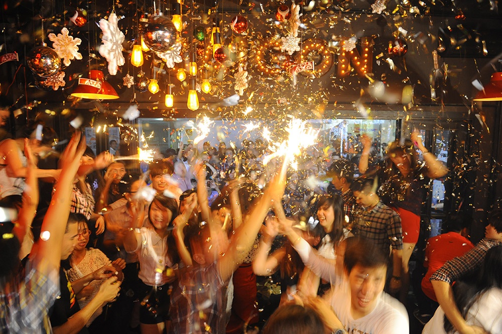 Khoi dong nam moi day sac mau sang tao hinh anh