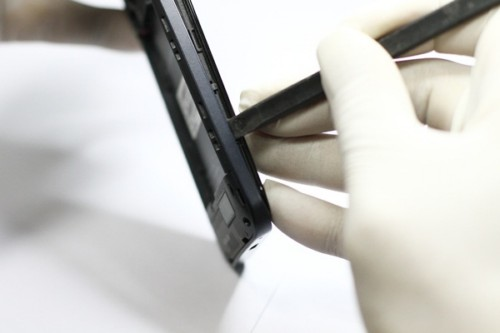 Kham 'noi that' smartphone loi tu gia 3,2 trieu dong hinh anh