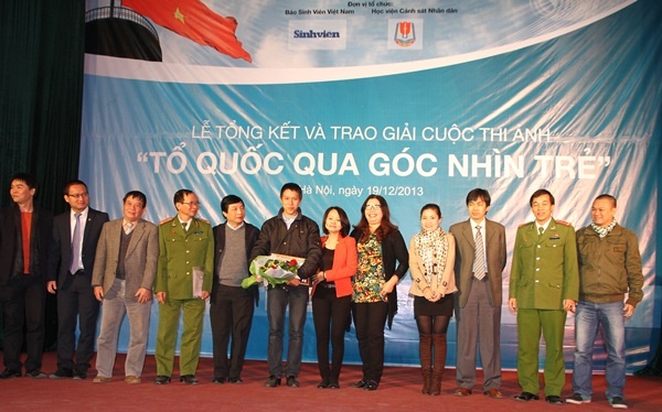 Mot nam ghi dau an tich cuc cua HKPhone hinh anh