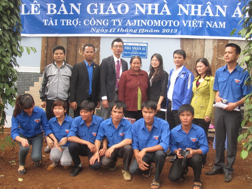 Ajinomoto trao 21 nha tinh thuong tai 4 tinh mien Trung hinh anh