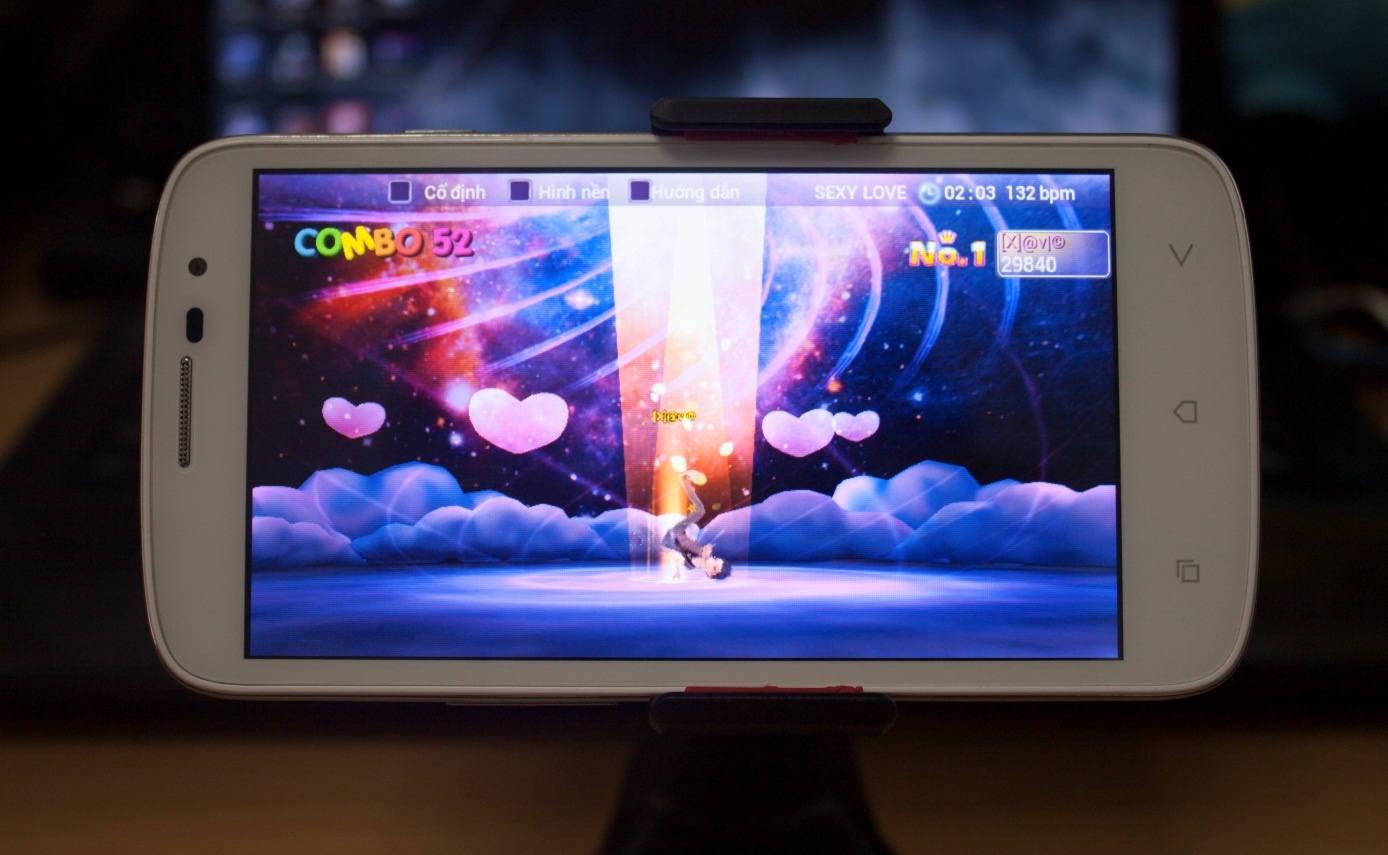 Cac game di dong hot tren Touch LAi 504Q hinh anh