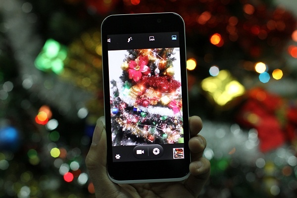 Smartphone pho thong ban chay dip giap Tet hinh anh