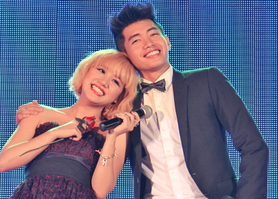 1000 doi xac nhan tinh yeu 'nang do' trong ngay Valentine hinh anh