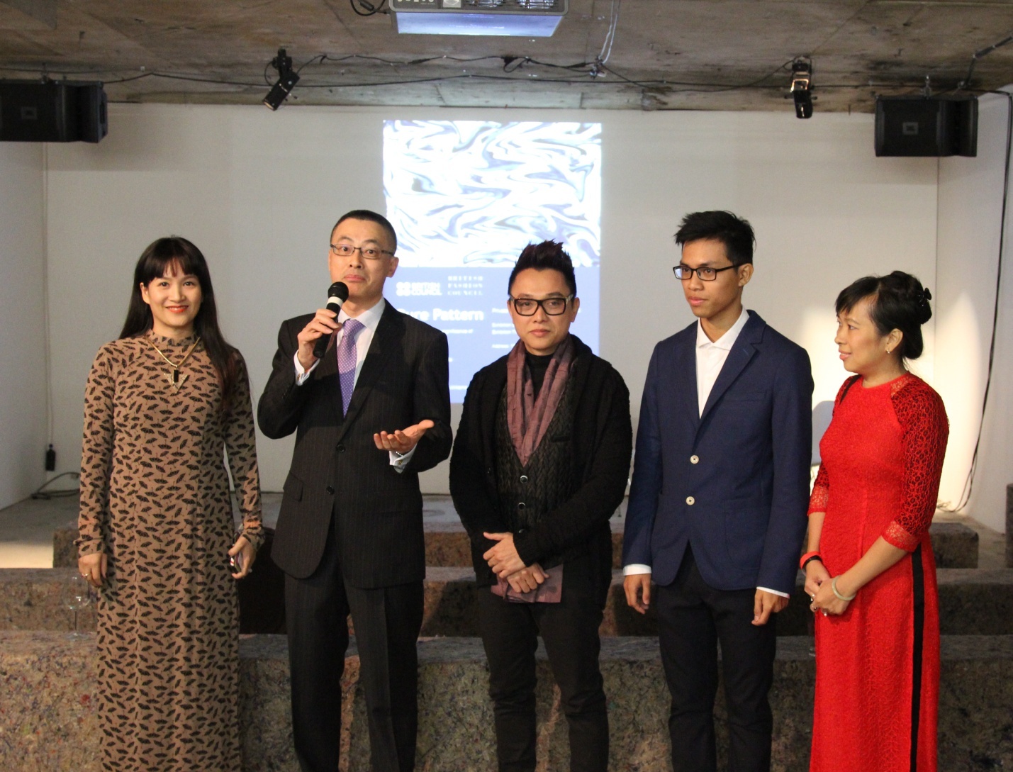 Quan quan AQF Pure Fashion du tiec tai London hinh anh