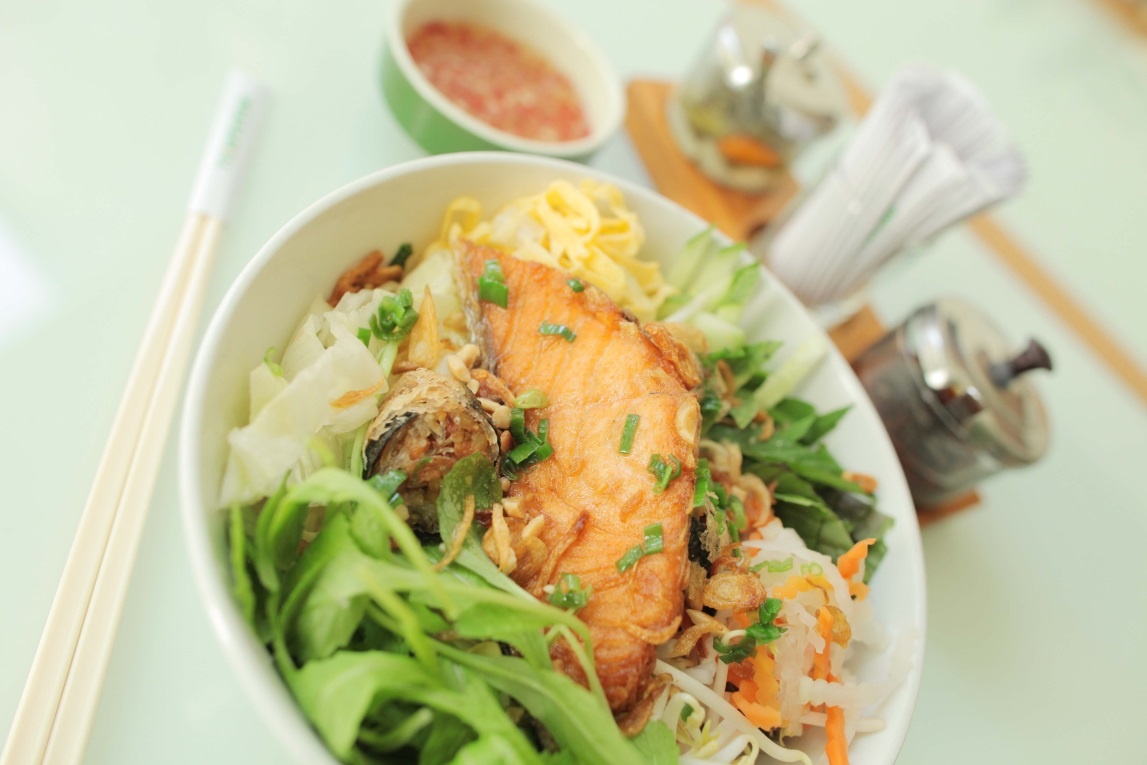 Bun cha gio ca hoi hap dan va giau chat dinh duong hinh anh