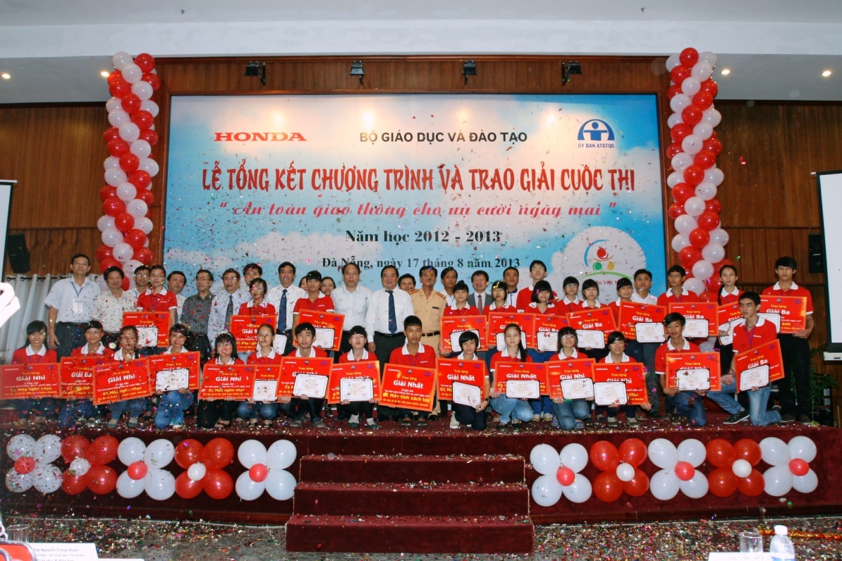 400.000 giao vien va hoc sinh thi 'An toan giao thong' hinh anh