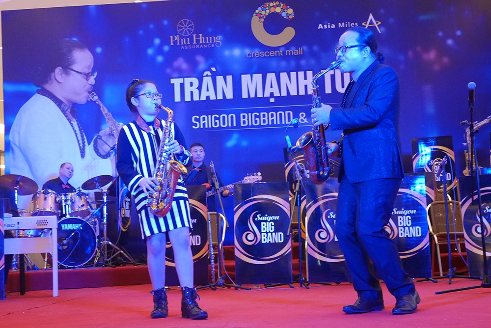 Dem dien an tuong cua Tran Manh Tuan va con gai hinh anh