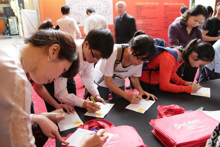 'San hoc bong - Gat hai thanh cong' voi trien lam du hoc hinh anh