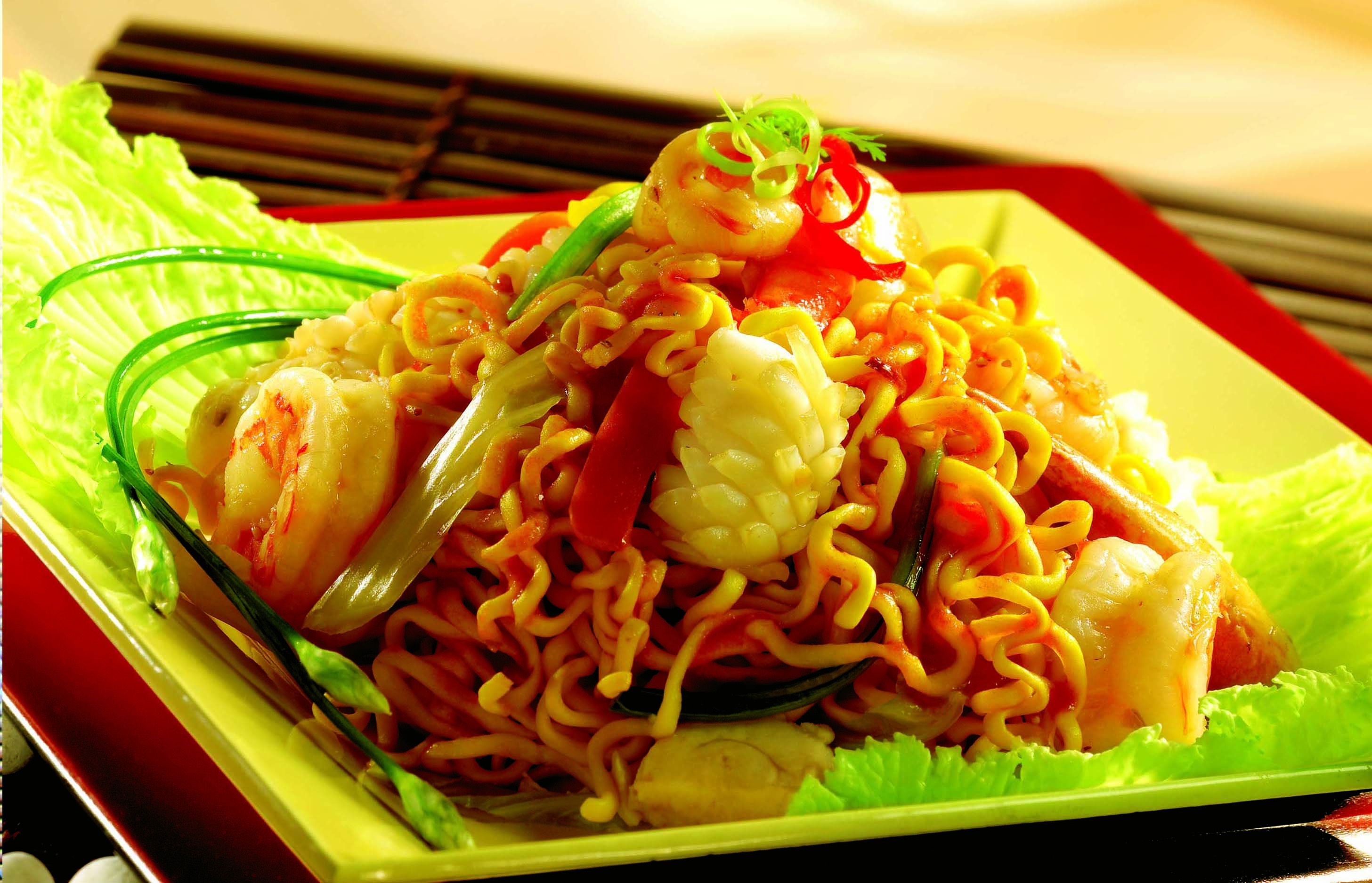 Hon nua the ky lon manh cua mi an lien hinh anh