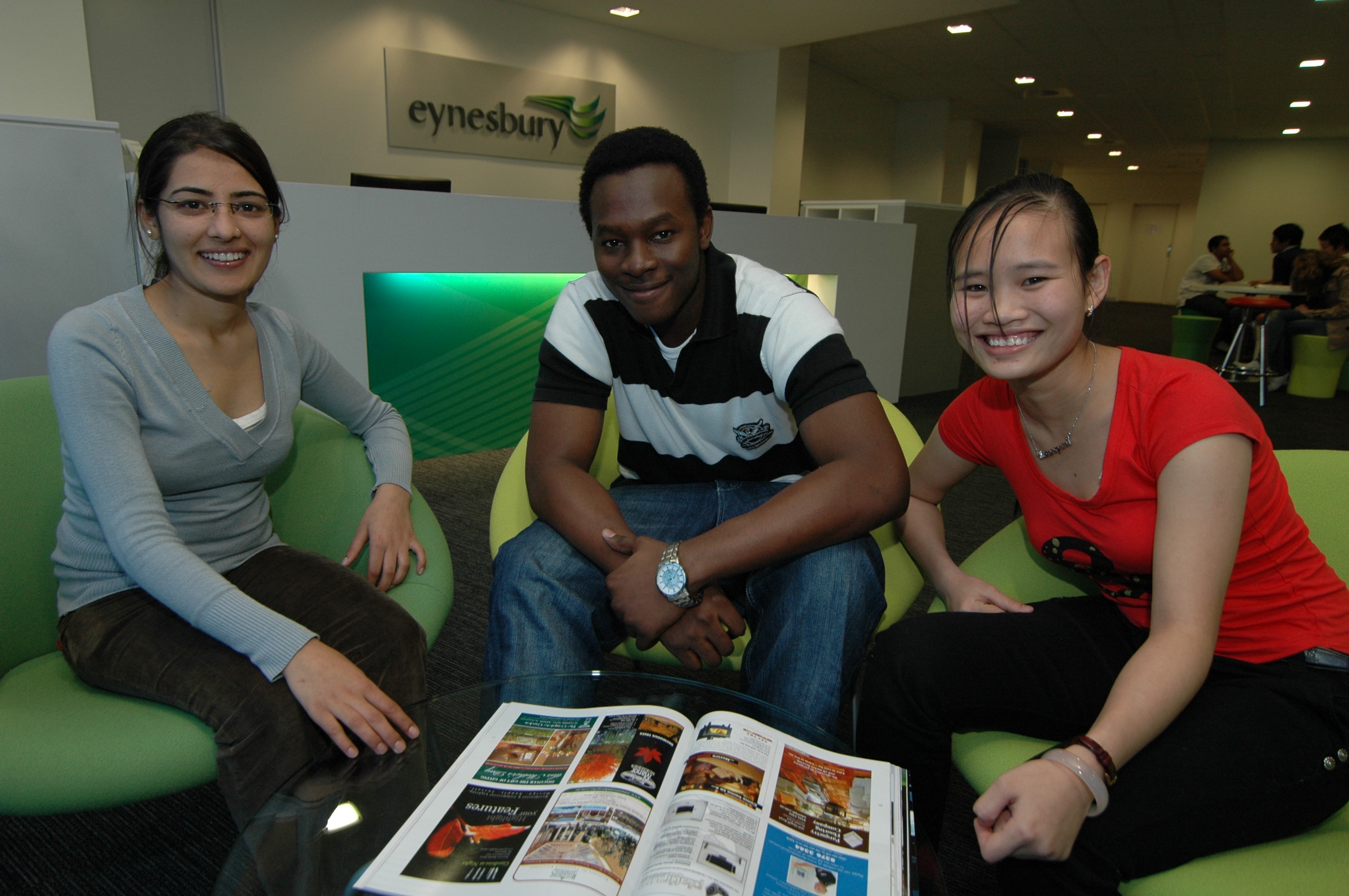 Hoc bong tu truong Eynesbury - duong vao DH Adelaide hinh anh