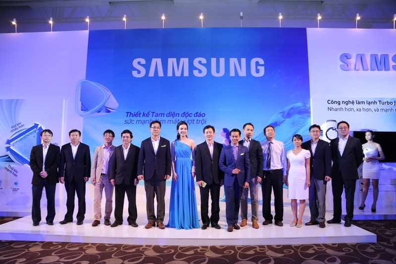 Dung smartphone dieu khien may dieu hoa tam dien hinh anh