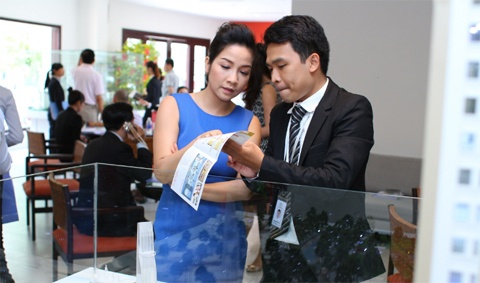 My Linh tau can ho cao cap o trung tam Sai Gon hinh anh