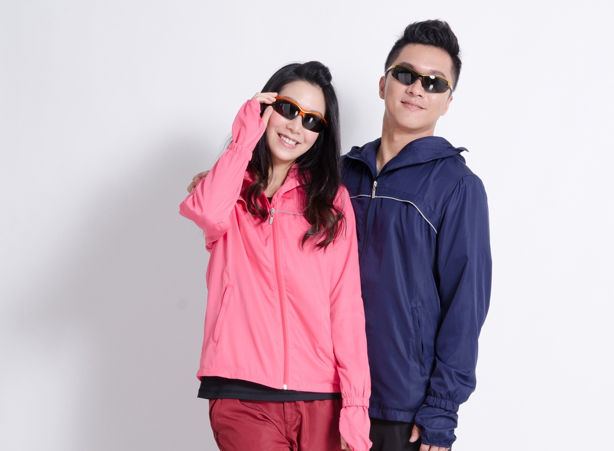 Trang phuc chong nang - chon thoi trang hay suc khoe? hinh anh