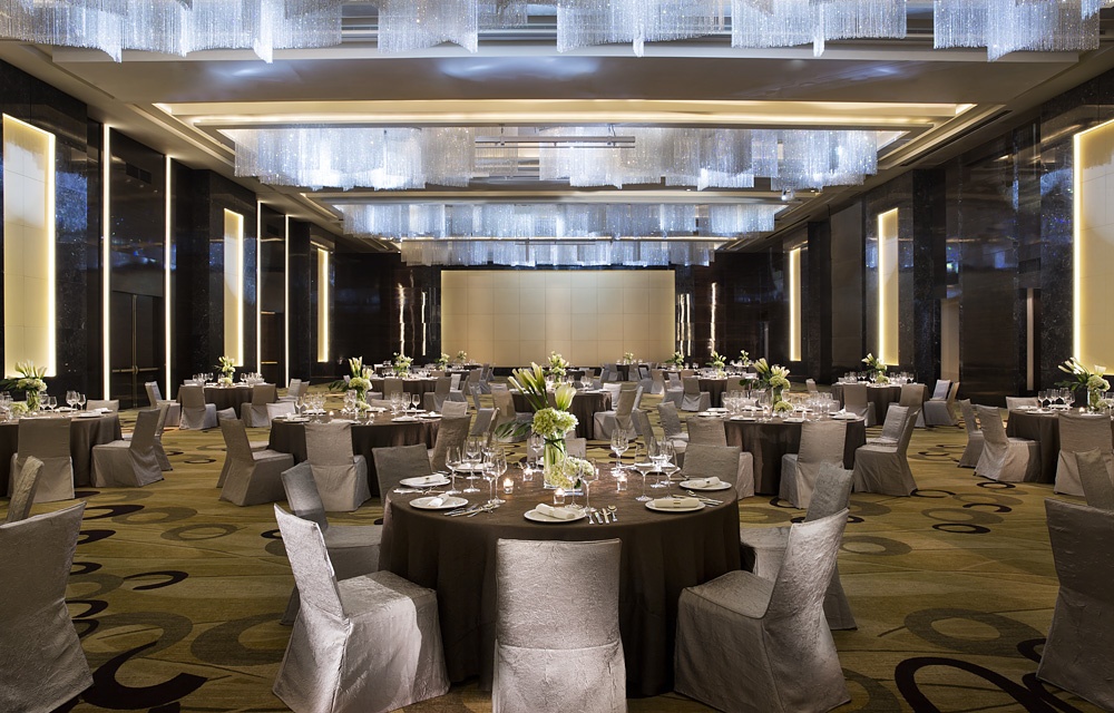 The Epitome of Wedding Elegance - Trien lam cuoi tai Ha Noi hinh anh