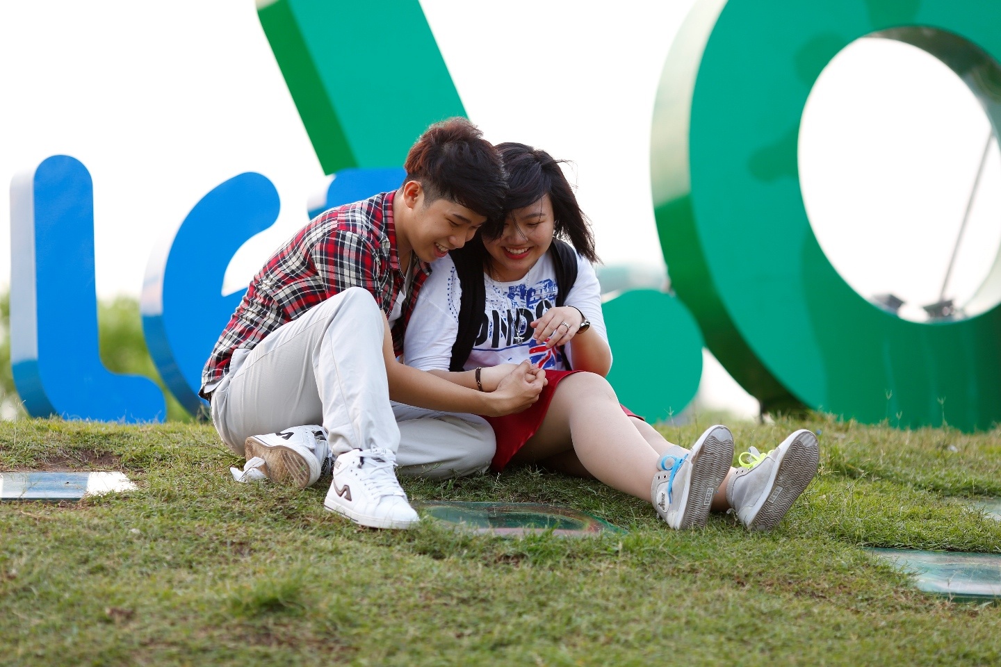 Nam thanh nu tu hen ho tren Dai lo tinh yeu hinh anh