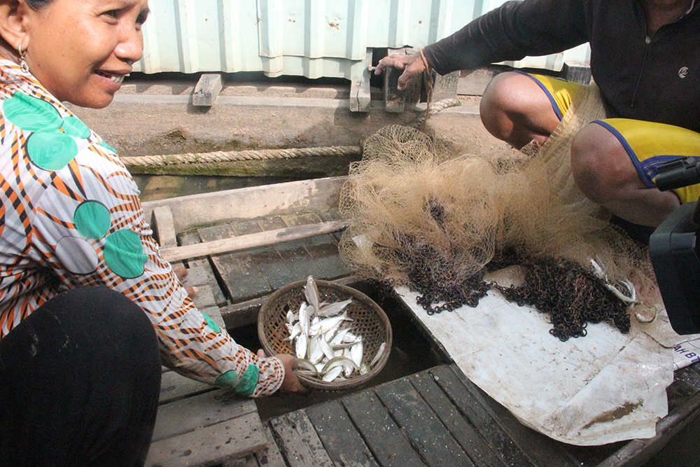 Hai chang trai da nghe cua truyen hinh thuc te hinh anh