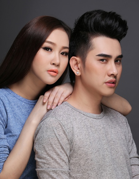 Hơn ba năm cộng tác cùng nhau, đây là lần đầu tiên chuyên gia trang điểm hotboy chụp ảnh thời trang cùng nữ hoàng trang sức Thanh Trúc theo lời mời từ một ấn phẩm chuyên về làm đẹp.