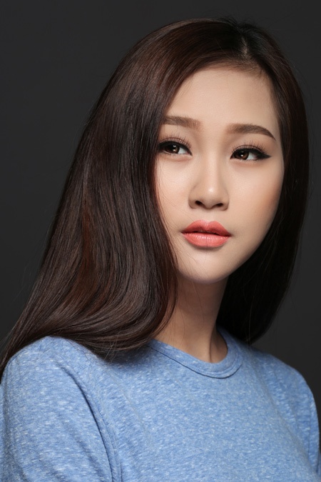 Trong bộ ảnh, Khải Thiên và Thanh Trúc là người yêu của nhau, cả hai có những cử chỉ thân mật, dành cho nhau những tình cảm ngọt ngào của đôi lứa đang yêu.