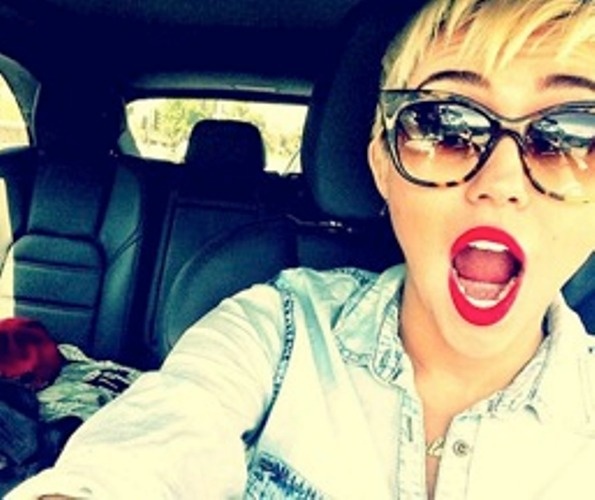 Nhung ngoi sao phat cuong vi selfie hinh anh