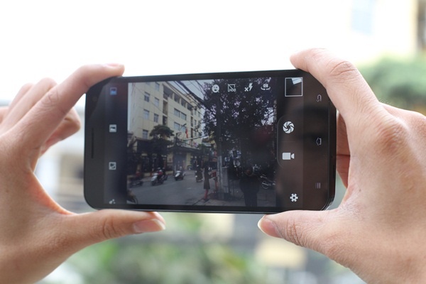 Mua smartphone nao trong tam gia 6 trieu? hinh anh