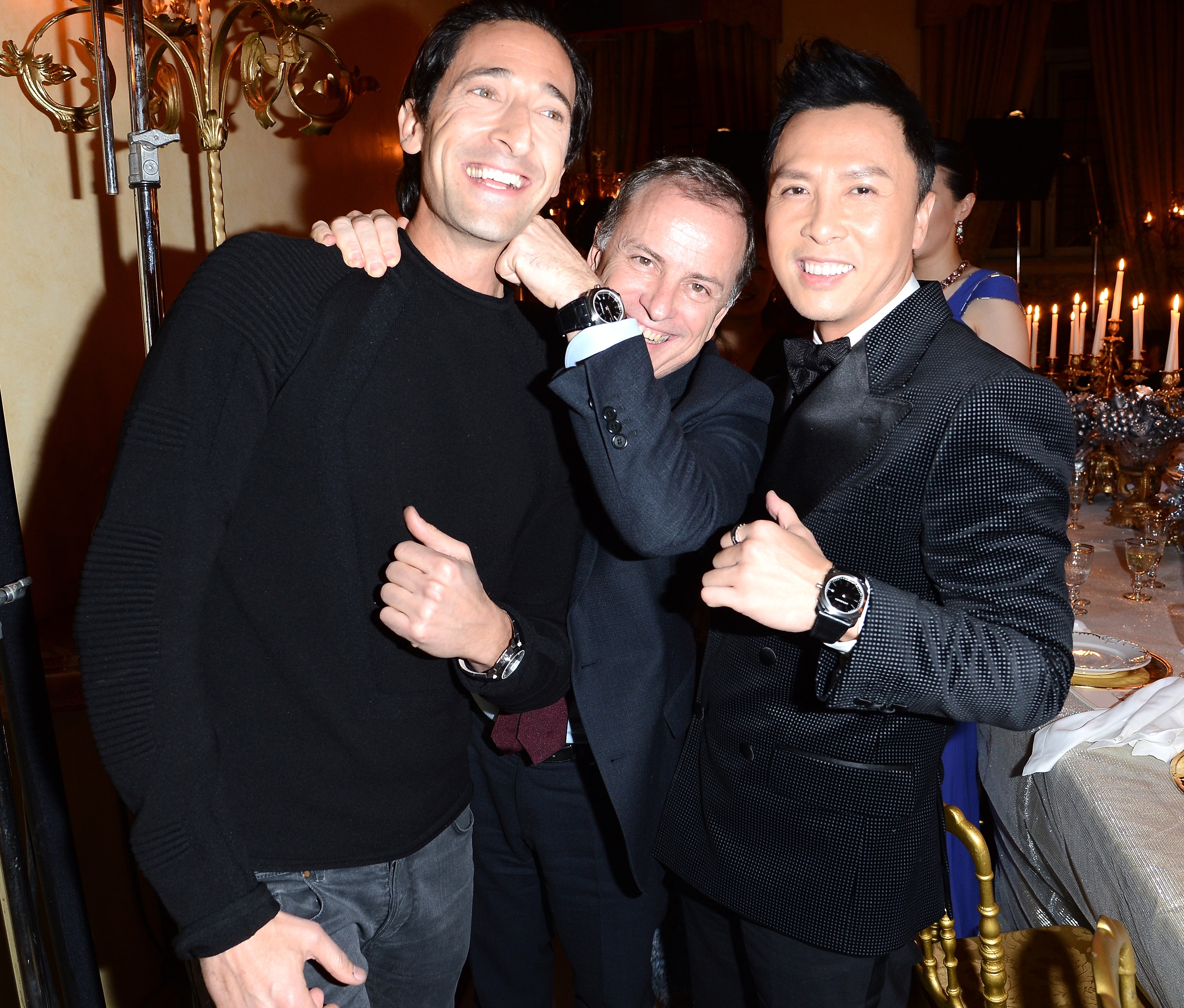 Hang loat sao Viet khoe hang hieu de gay quy tu thien hinh anh