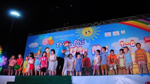 Vincom Mega Mall Royal City don 120.000 khach/ngay hinh anh