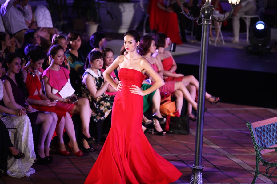 Nhung khoanh khac kho quen tai Eva de Eva 'Bonjour Vietnam' hinh anh